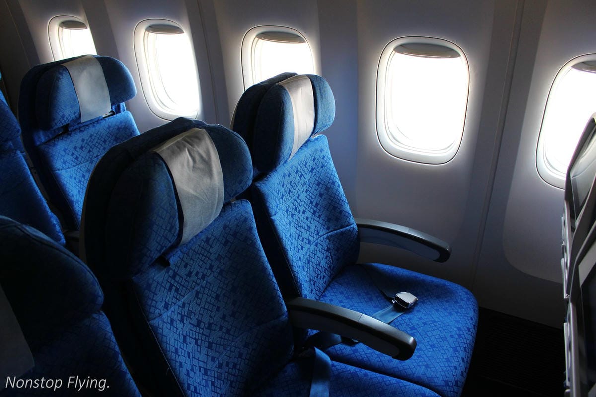 2017.06.24 國泰航空 CX469 台北TPE-香港HKG 飛行記錄 (777-300ER經濟艙) - 第24張圖 2017.06.24 國泰航空 CX469 台北TPE-香港HKG 飛行記錄 (777-300ER經濟艙)