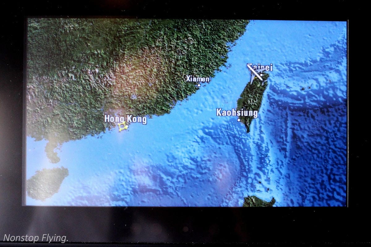 2017.06.24 國泰航空 CX469 台北TPE-香港HKG 飛行記錄 (777-300ER經濟艙) - 第35張圖 2017.06.24 國泰航空 CX469 台北TPE-香港HKG 飛行記錄 (777-300ER經濟艙)