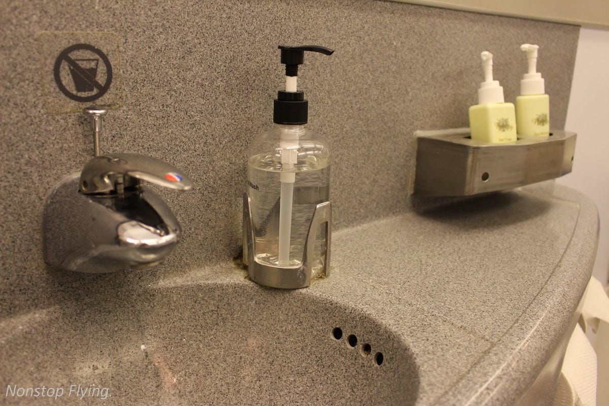 2017.06.24 國泰航空 CX469 台北TPE-香港HKG 飛行記錄 (777-300ER經濟艙) - 第62張圖 2017.06.24 國泰航空 CX469 台北TPE-香港HKG 飛行記錄 (777-300ER經濟艙)