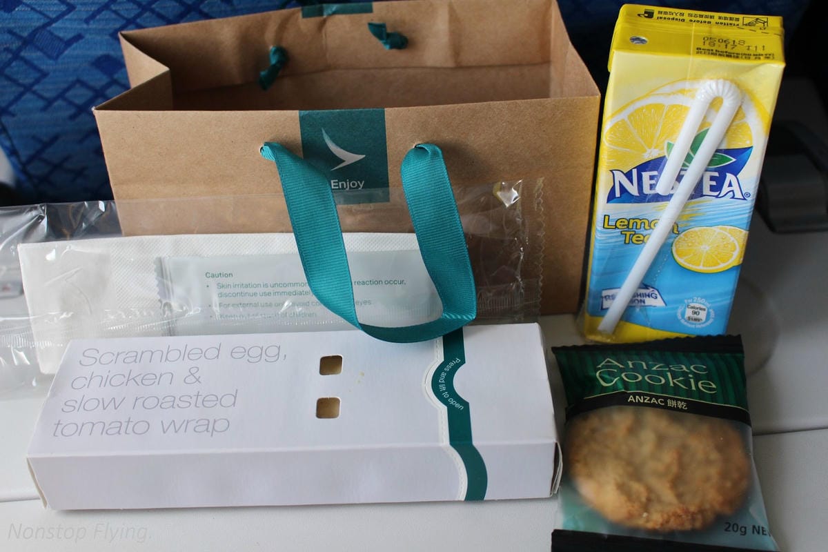 2017.06.24 國泰航空 CX469 台北TPE-香港HKG 飛行記錄 (777-300ER經濟艙) - 第55張圖 2017.06.24 國泰航空 CX469 台北TPE-香港HKG 飛行記錄 (777-300ER經濟艙)