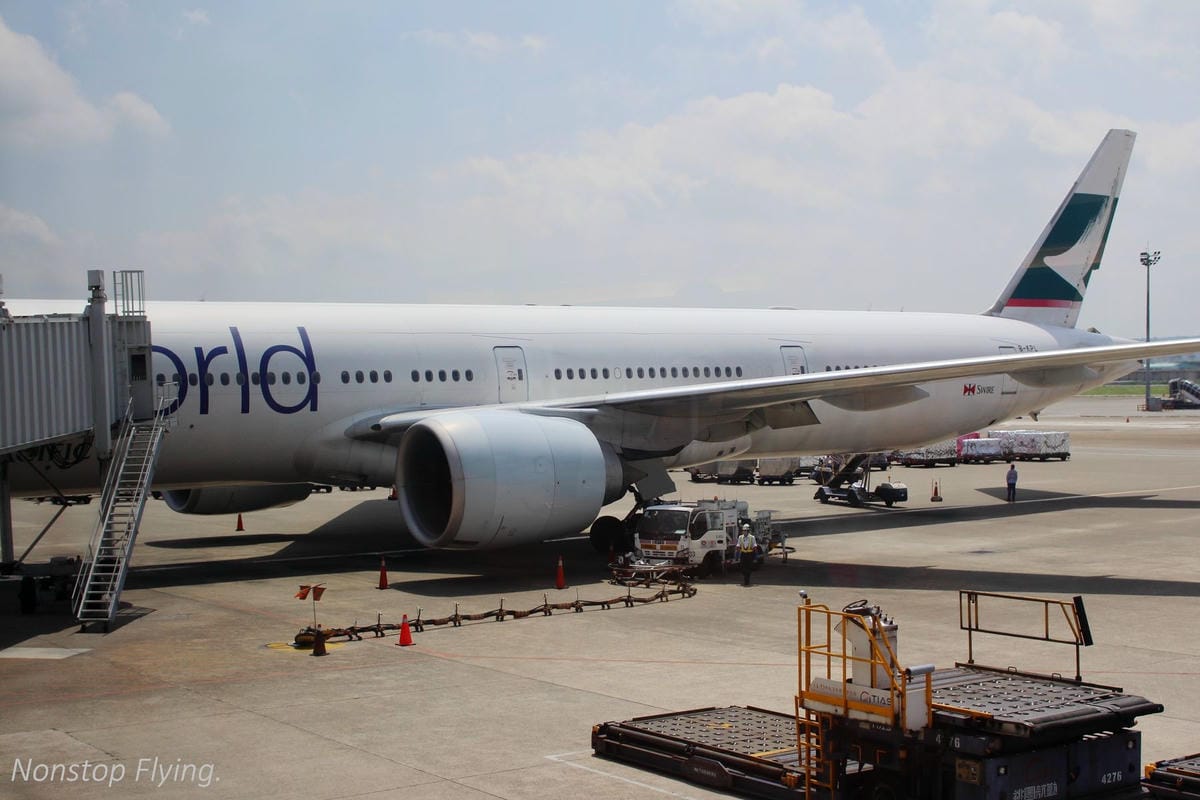 2017.06.24 國泰航空 CX469 台北TPE-香港HKG 飛行記錄 (777-300ER經濟艙)