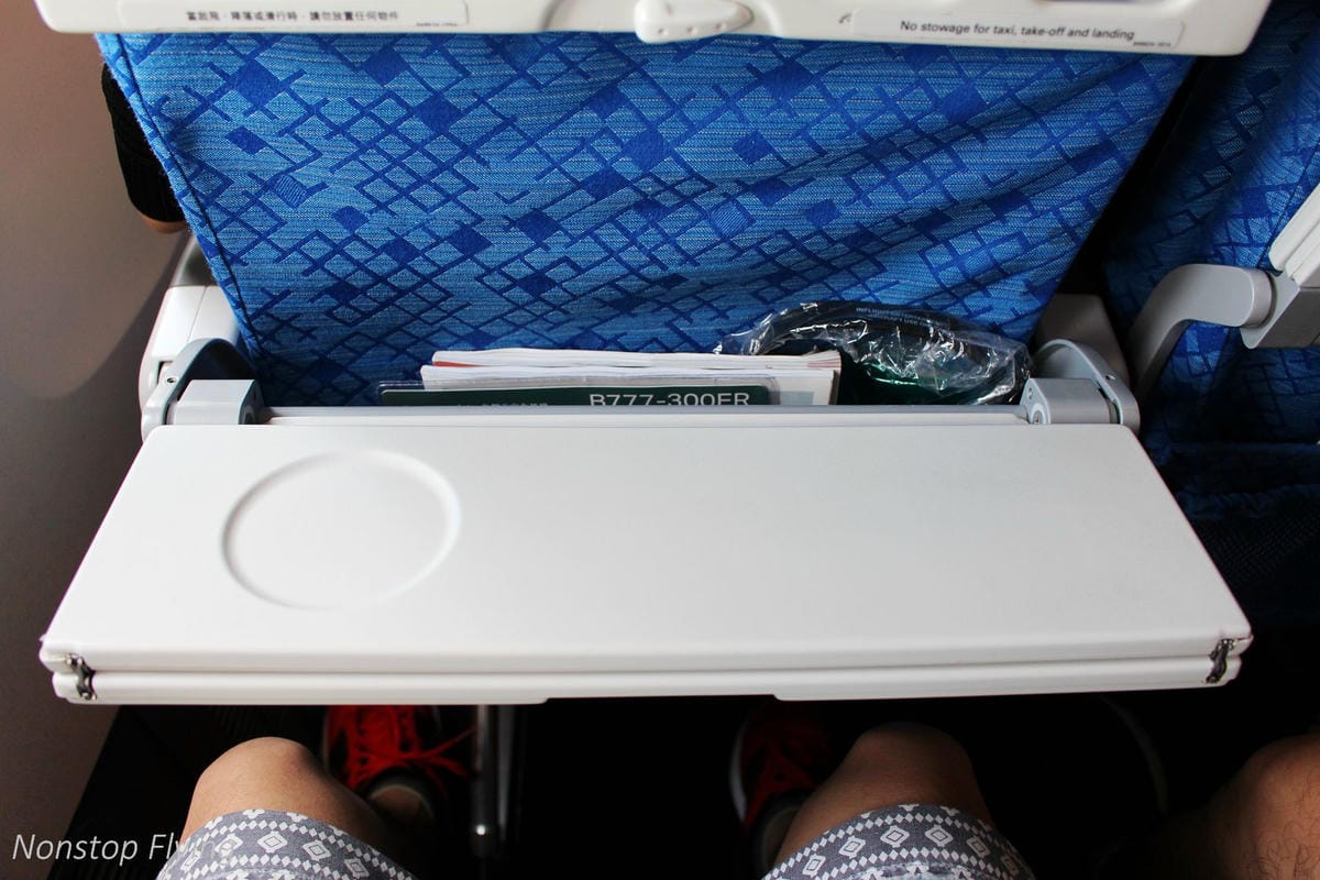 2017.06.24 國泰航空 CX469 台北TPE-香港HKG 飛行記錄 (777-300ER經濟艙) - 第30張圖 2017.06.24 國泰航空 CX469 台北TPE-香港HKG 飛行記錄 (777-300ER經濟艙)