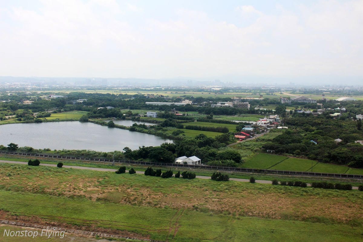 2017.06.24 國泰航空 CX469 台北TPE-香港HKG 飛行記錄 (777-300ER經濟艙) - 第46張圖 2017.06.24 國泰航空 CX469 台北TPE-香港HKG 飛行記錄 (777-300ER經濟艙)