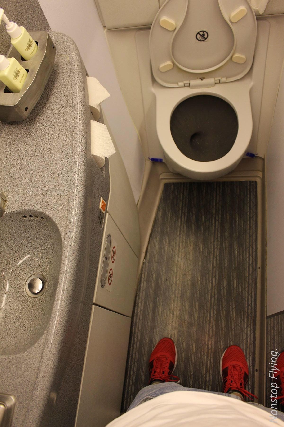 2017.06.24 國泰航空 CX469 台北TPE-香港HKG 飛行記錄 (777-300ER經濟艙) - 第61張圖 2017.06.24 國泰航空 CX469 台北TPE-香港HKG 飛行記錄 (777-300ER經濟艙)