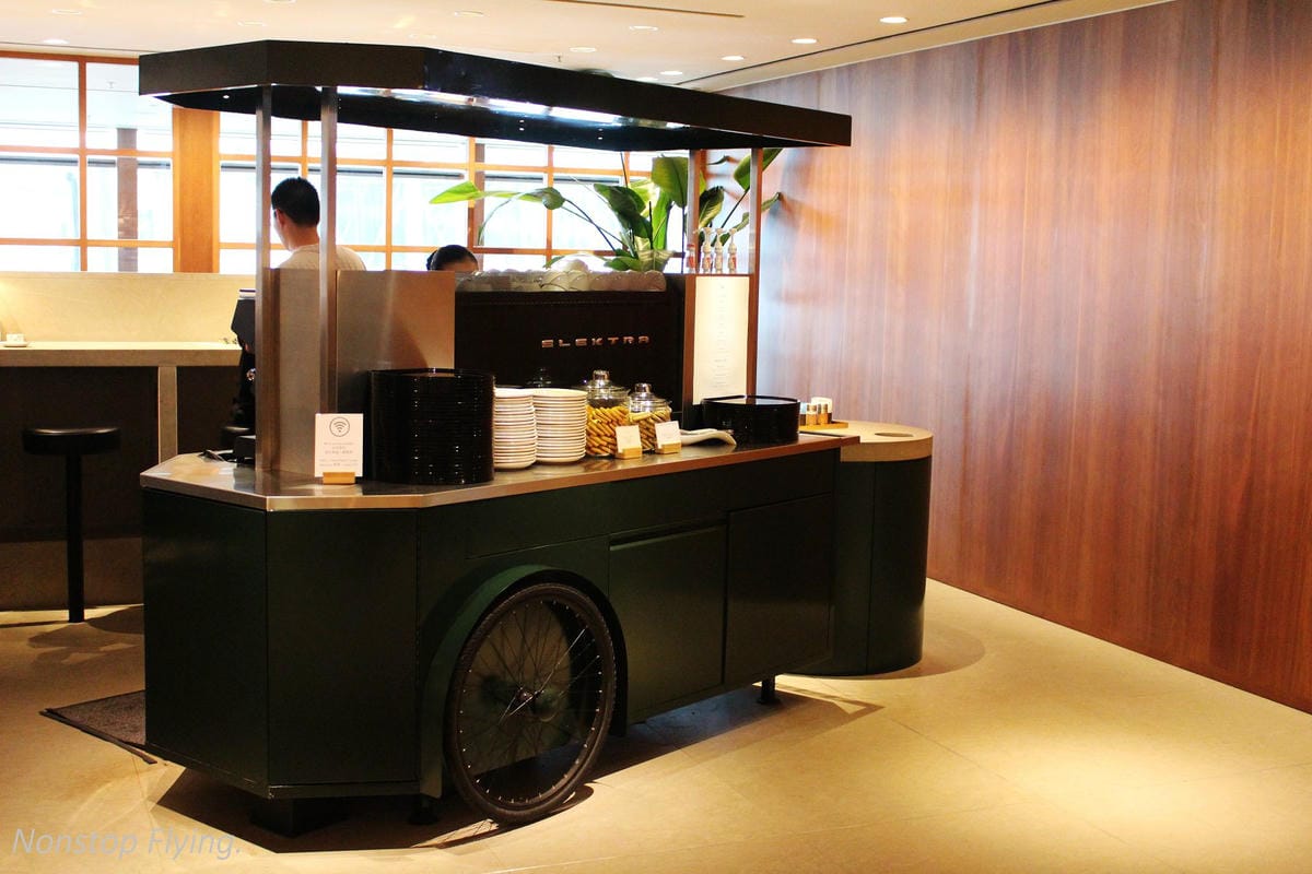 國泰航空 香港玉衡堂商務貴賓室 -現點熱食、麵食、飲料咖啡吧、淋浴/躺臥空間。 - 第6張圖 國泰航空 香港玉衡堂商務貴賓室 -現點熱食、麵食、飲料咖啡吧、淋浴/躺臥空間。