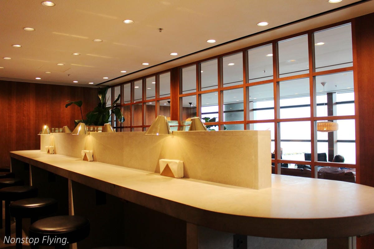 國泰航空 香港玉衡堂商務貴賓室 -現點熱食、麵食、飲料咖啡吧、淋浴/躺臥空間。 - 第24張圖 國泰航空 香港玉衡堂商務貴賓室 -現點熱食、麵食、飲料咖啡吧、淋浴/躺臥空間。