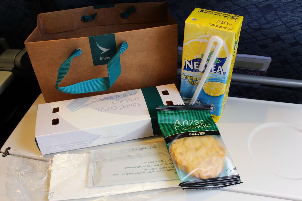 2017.07.04 國泰航空 CX421 台北TPE-香港HKG 飛行記錄 (A330-300經濟艙) - 第30張圖 2017.07.04 國泰航空 CX421 台北TPE-香港HKG 飛行記錄 (A330-300經濟艙)