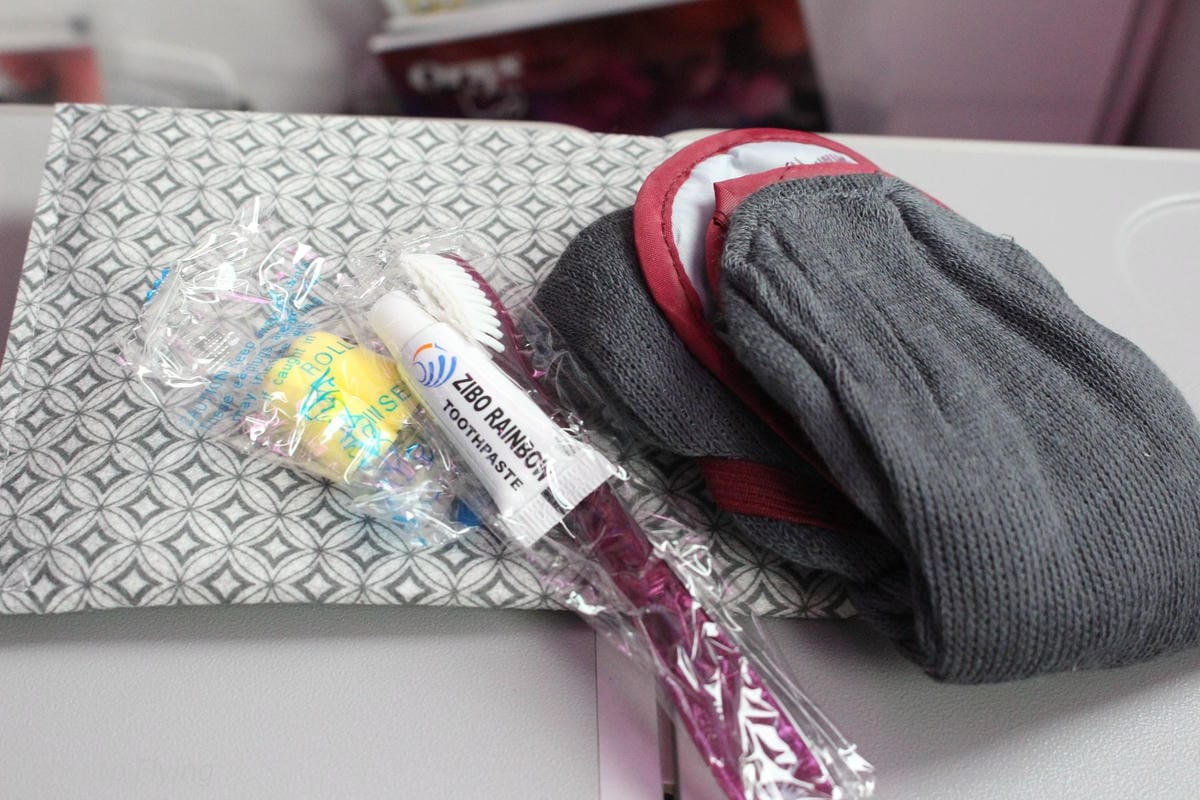 2017.07.04 卡達航空 QR817 香港HKG-杜哈DOH 飛行記錄 (787-8經濟艙) 終生難忘的三上三下奇幻旅程! - 第19張圖 2017.07.04 卡達航空 QR817 香港HKG-杜哈DOH 飛行記錄 (787-8經濟艙) 終生難忘的三上三下奇幻旅程!