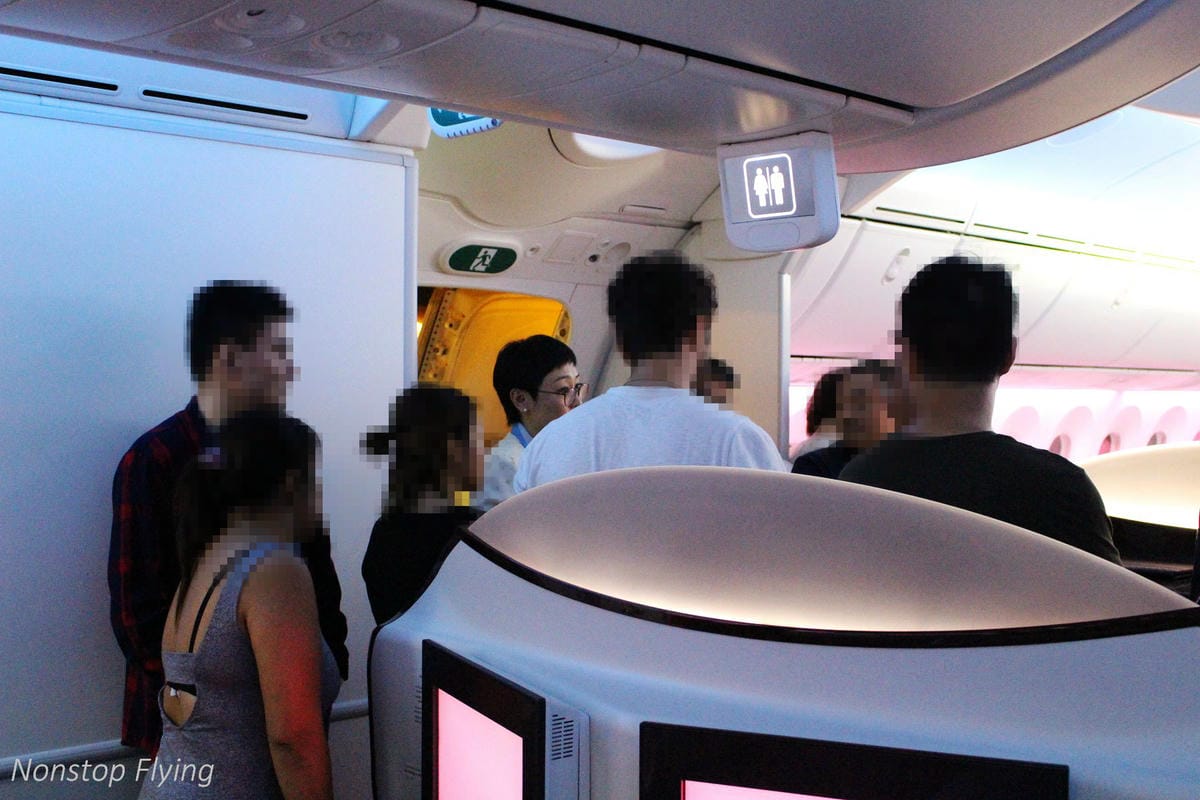 2017.07.04 卡達航空 QR817 香港HKG-杜哈DOH 飛行記錄 (787-8經濟艙) 終生難忘的三上三下奇幻旅程! - 第39張圖 2017.07.04 卡達航空 QR817 香港HKG-杜哈DOH 飛行記錄 (787-8經濟艙) 終生難忘的三上三下奇幻旅程!