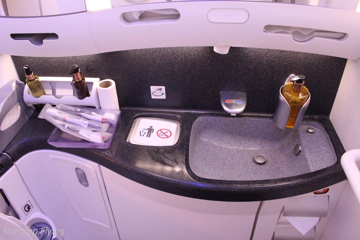 2017.07.04 卡達航空 QR817 香港HKG-杜哈DOH 飛行記錄 (787-8經濟艙) 終生難忘的三上三下奇幻旅程! - 第34張圖 2017.07.04 卡達航空 QR817 香港HKG-杜哈DOH 飛行記錄 (787-8經濟艙) 終生難忘的三上三下奇幻旅程!