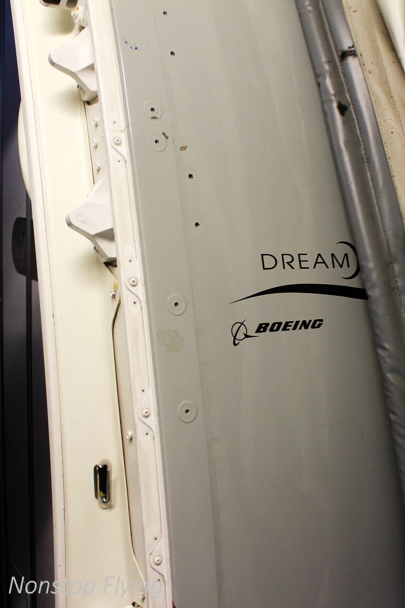 2017.07.04 卡達航空 QR817 香港HKG-杜哈DOH 飛行記錄 (787-8經濟艙) 終生難忘的三上三下奇幻旅程! - 第7張圖 2017.07.04 卡達航空 QR817 香港HKG-杜哈DOH 飛行記錄 (787-8經濟艙) 終生難忘的三上三下奇幻旅程!