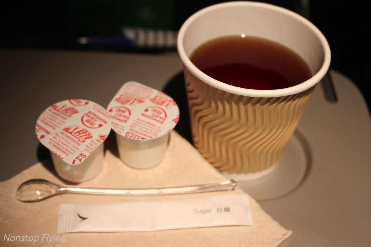 2017.07.20 國泰航空 CX408 香港HKG-台北TPE 飛行記錄 (777-300經濟艙)+水果餐 - 第35張圖 2017.07.20 國泰航空 CX408 香港HKG-台北TPE 飛行記錄 (777-300經濟艙)+水果餐