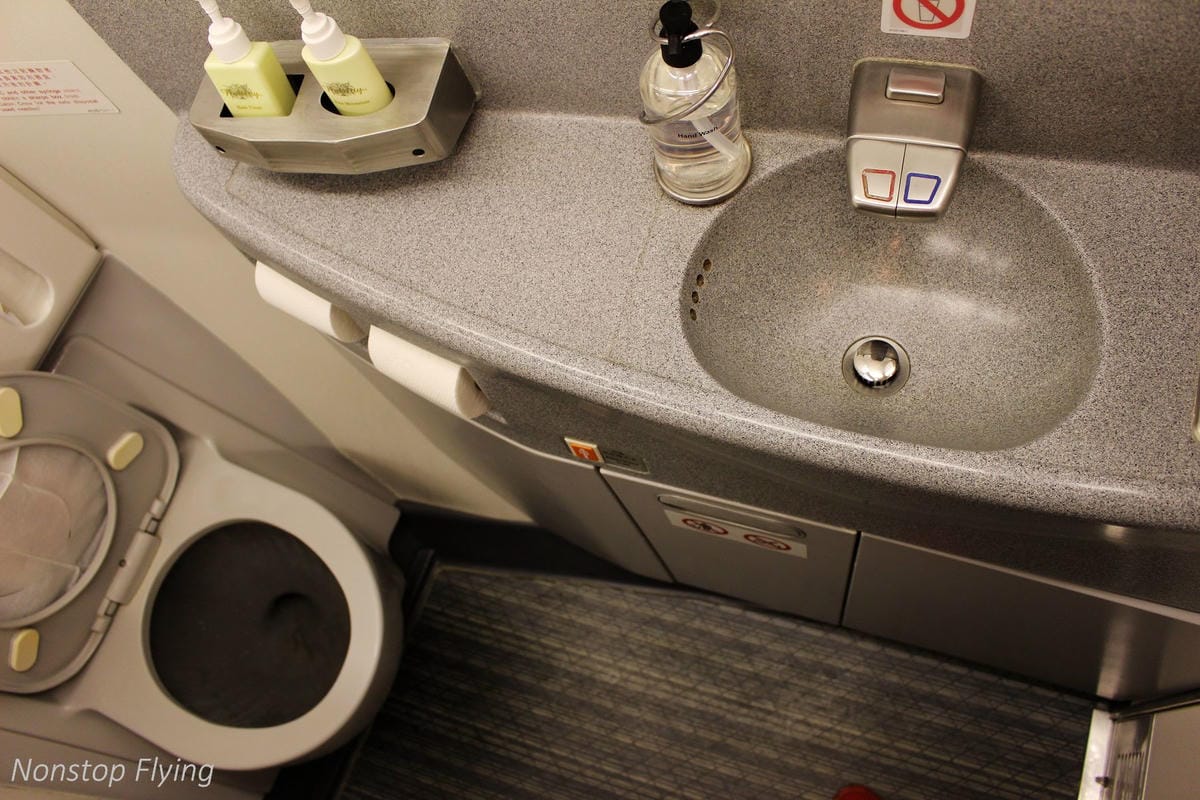 2017.07.20 國泰航空 CX408 香港HKG-台北TPE 飛行記錄 (777-300經濟艙)+水果餐 - 第31張圖 2017.07.20 國泰航空 CX408 香港HKG-台北TPE 飛行記錄 (777-300經濟艙)+水果餐