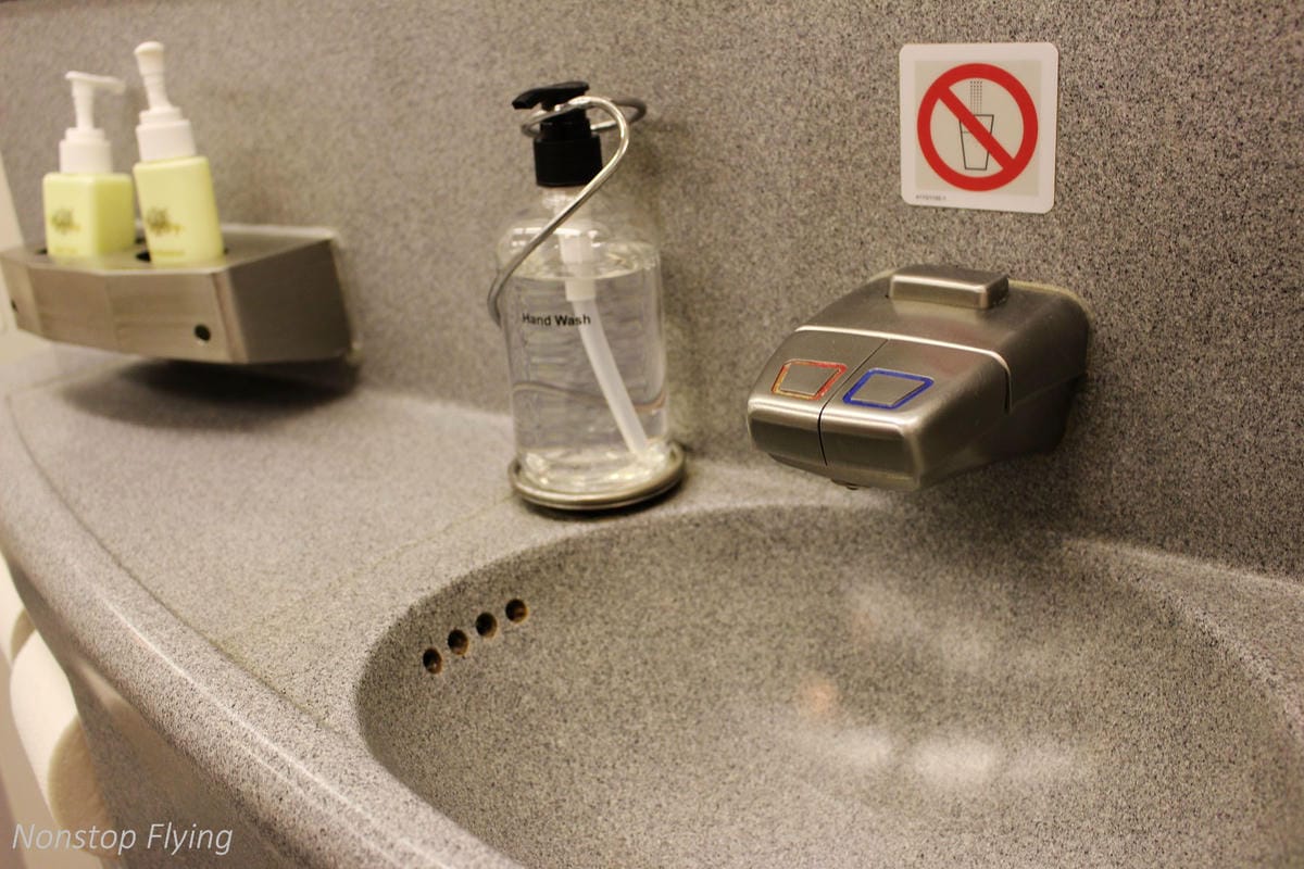 2017.07.20 國泰航空 CX408 香港HKG-台北TPE 飛行記錄 (777-300經濟艙)+水果餐 - 第32張圖 2017.07.20 國泰航空 CX408 香港HKG-台北TPE 飛行記錄 (777-300經濟艙)+水果餐