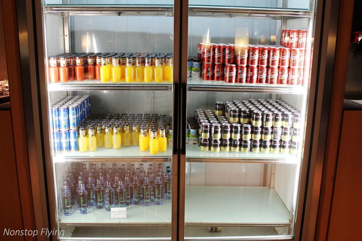 【西班牙】AVE高速鐵路 馬德里-巴塞隆納 特等車廂搭乘紀實 -含馬德里Atocha車站、貴賓室介紹