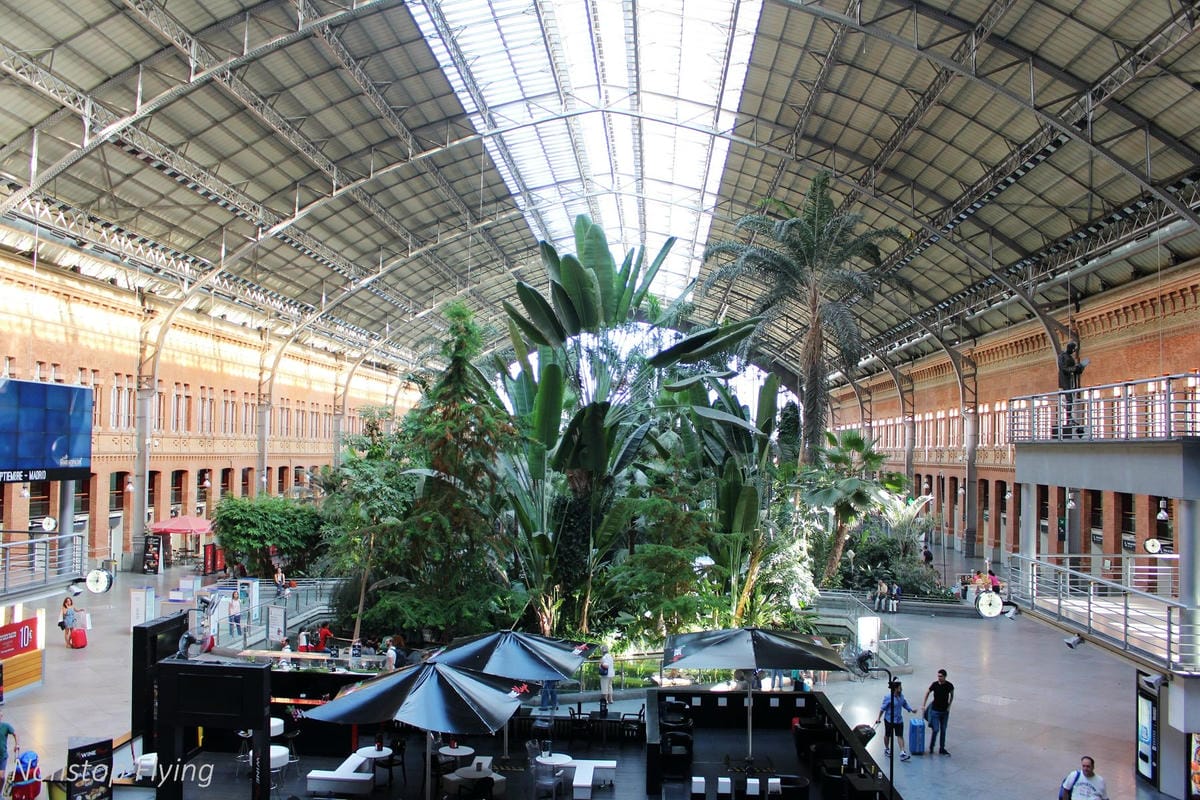 【西班牙】AVE高速鐵路 馬德里-巴塞隆納 特等車廂搭乘紀實 -含馬德里Atocha車站、貴賓室介紹