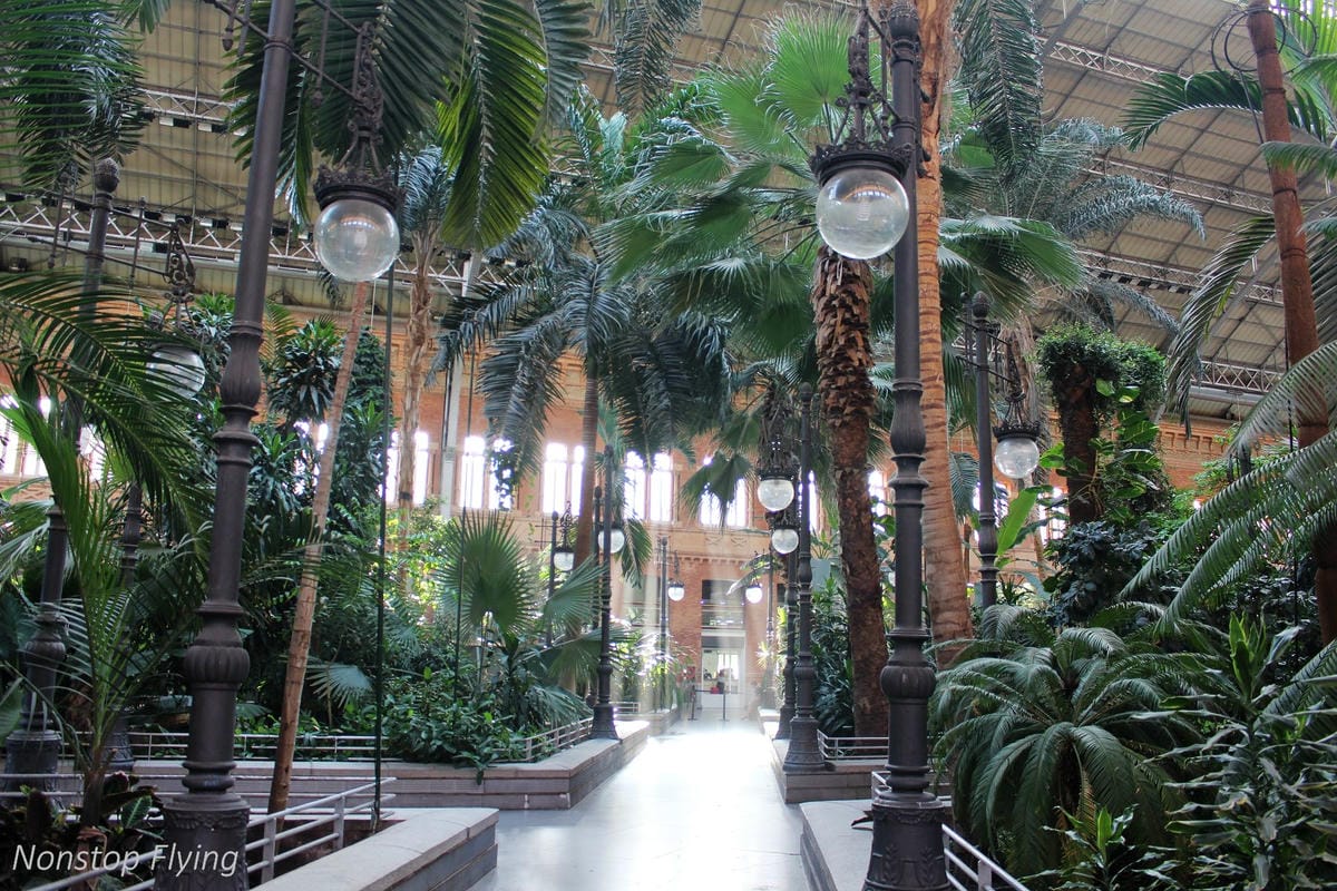 【西班牙】AVE高速鐵路 馬德里-巴塞隆納 特等車廂搭乘紀實 -含馬德里Atocha車站、貴賓室介紹