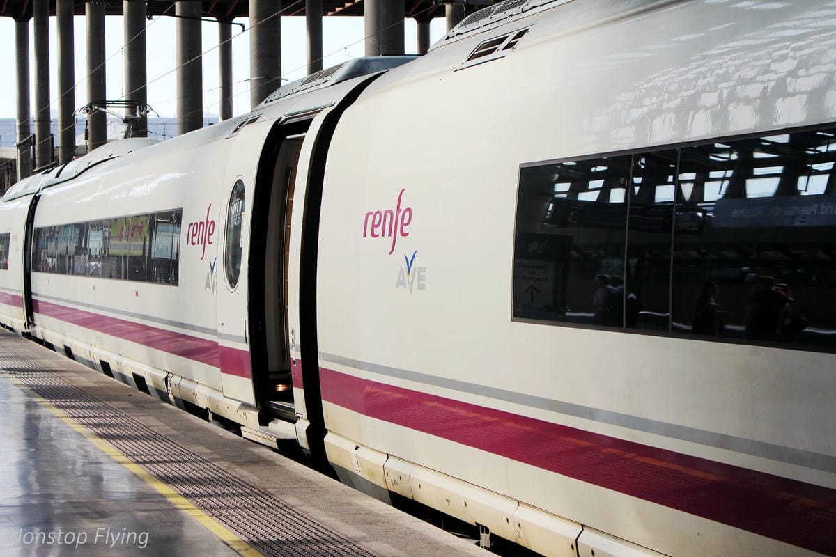 【西班牙】AVE高速鐵路 馬德里-巴塞隆納 特等車廂搭乘紀實 -含馬德里Atocha車站、貴賓室介紹