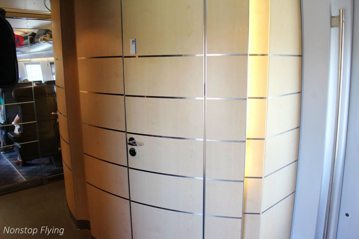 【西班牙】AVE高速鐵路 馬德里-巴塞隆納 特等車廂搭乘紀實 -含馬德里Atocha車站、貴賓室介紹