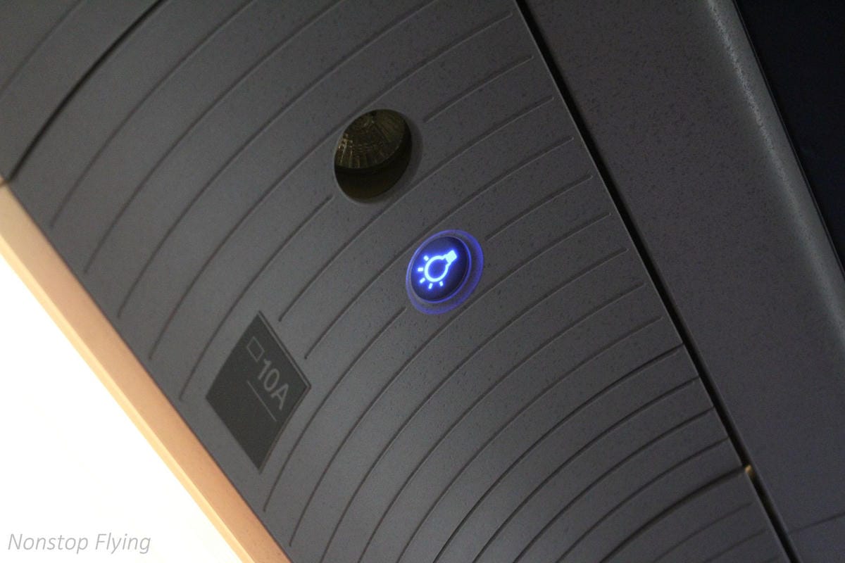 【西班牙】AVE高速鐵路 馬德里-巴塞隆納 特等車廂搭乘紀實 -含馬德里Atocha車站、貴賓室介紹