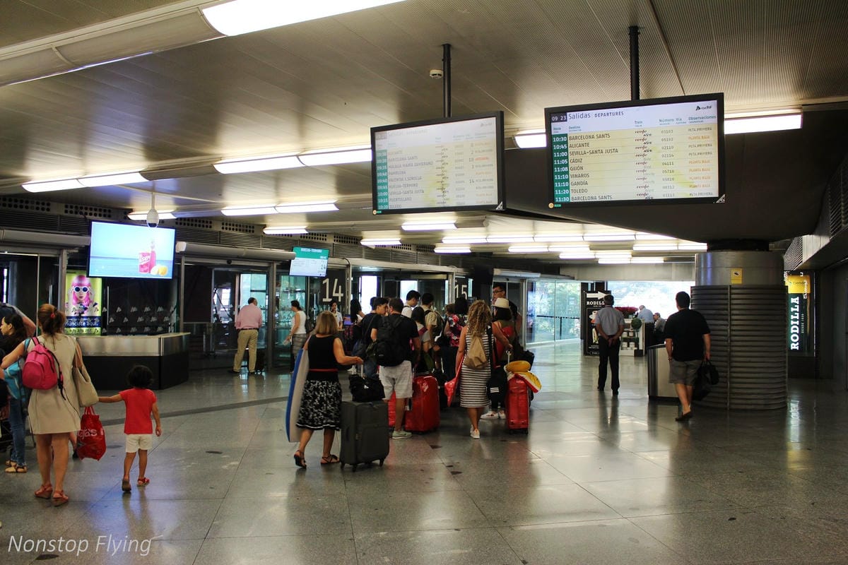 【西班牙】AVE高速鐵路 馬德里-巴塞隆納 特等車廂搭乘紀實 -含馬德里Atocha車站、貴賓室介紹