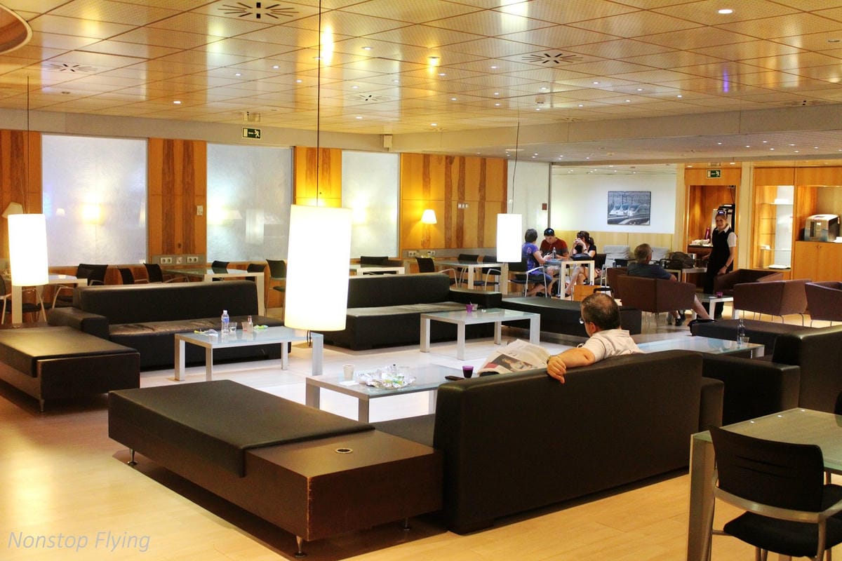 【西班牙】AVE高速鐵路 馬德里-巴塞隆納 特等車廂搭乘紀實 -含馬德里Atocha車站、貴賓室介紹