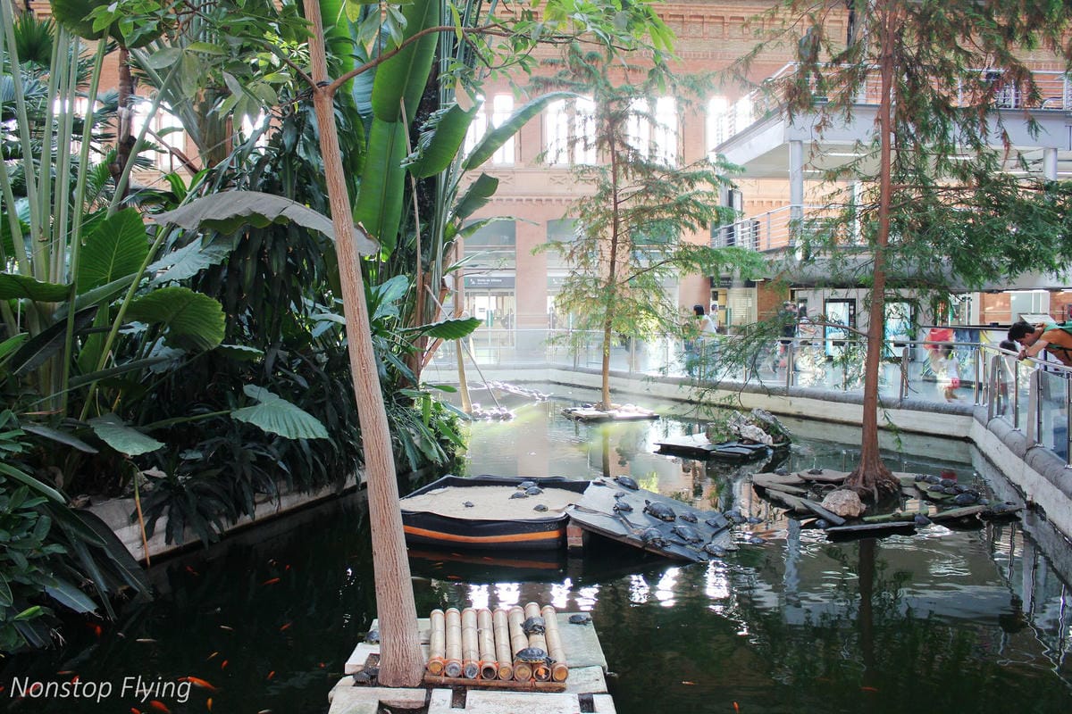 【西班牙】AVE高速鐵路 馬德里-巴塞隆納 特等車廂搭乘紀實 -含馬德里Atocha車站、貴賓室介紹