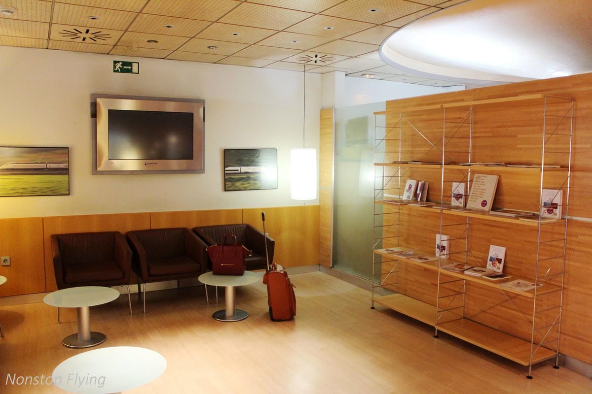 【西班牙】AVE高速鐵路 馬德里-巴塞隆納 特等車廂搭乘紀實 -含馬德里Atocha車站、貴賓室介紹