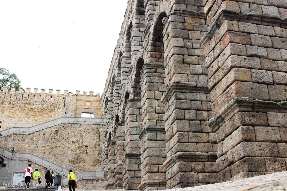 【西班牙】塞哥維亞Segovia 7個精彩景點分享 -一日遊輕鬆走訪經典水道橋、迪士尼城堡、美味烤乳豬 - 第3張圖 【西班牙】塞哥維亞Segovia 7個精彩景點分享 -一日遊輕鬆走訪經典水道橋、迪士尼城堡、美味烤乳豬