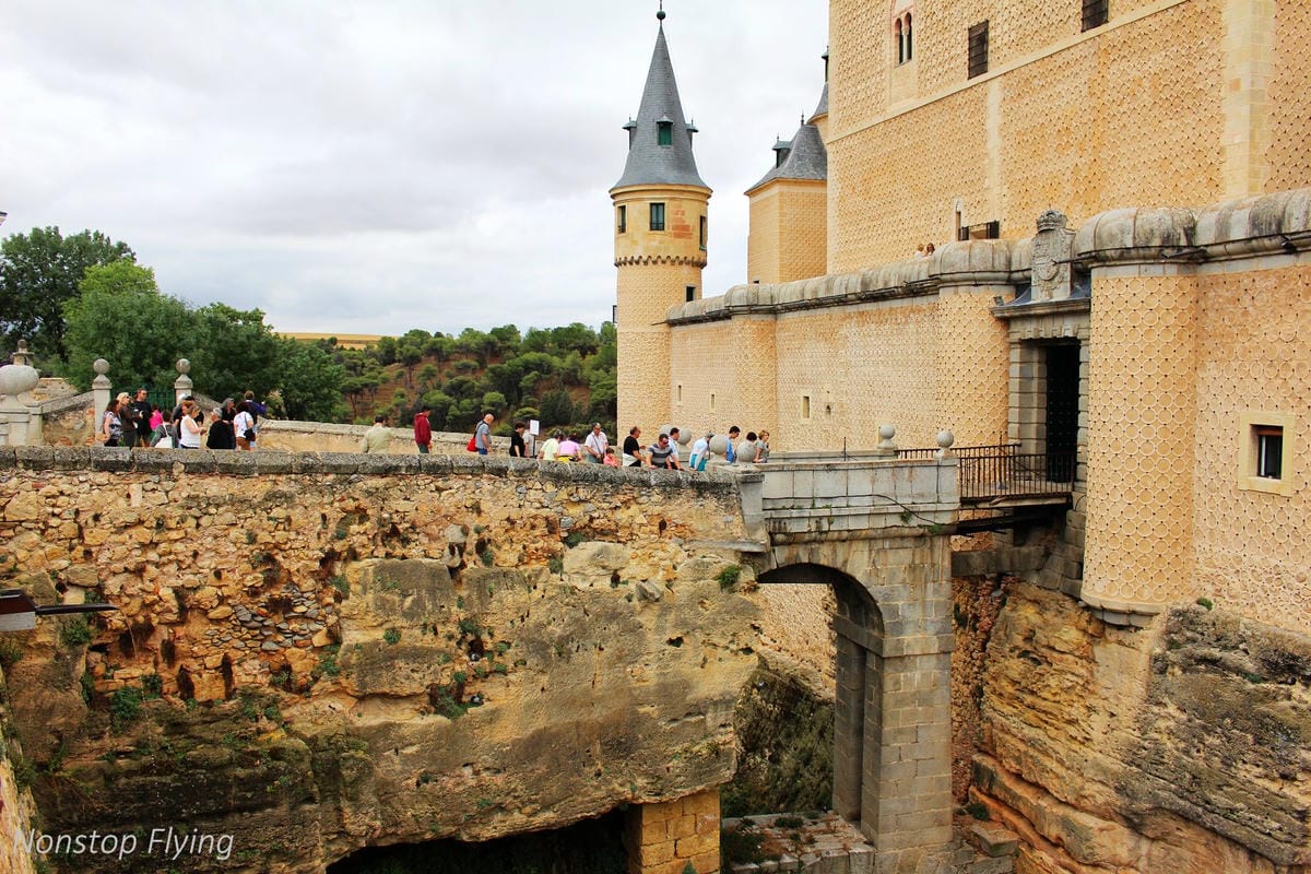 【西班牙】塞哥維亞Segovia 7個精彩景點分享 -一日遊輕鬆走訪經典水道橋、迪士尼城堡、美味烤乳豬 - 第23張圖 【西班牙】塞哥維亞Segovia 7個精彩景點分享 -一日遊輕鬆走訪經典水道橋、迪士尼城堡、美味烤乳豬