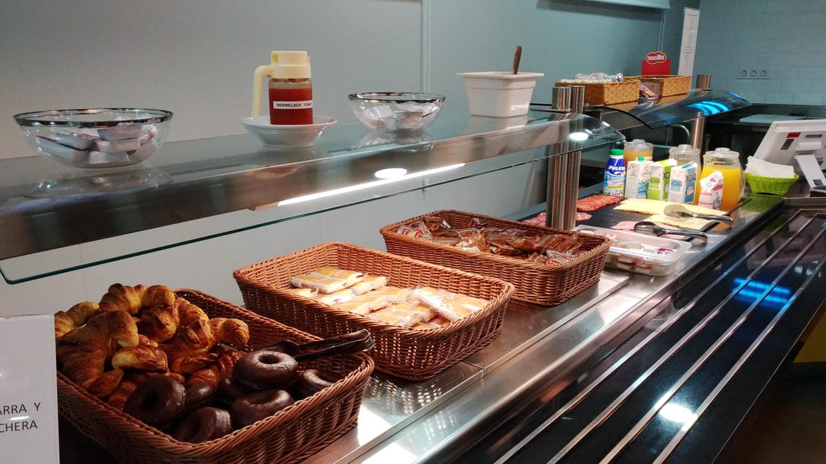 【西班牙】巴塞隆納Residencia Universitaria Barcelona Diagonal住宿心得 -附早餐、泳池,新穎學生會館 - 第16張圖 【西班牙】巴塞隆納Residencia Universitaria Barcelona Diagonal住宿心得 -附早餐、泳池,新穎學生會館