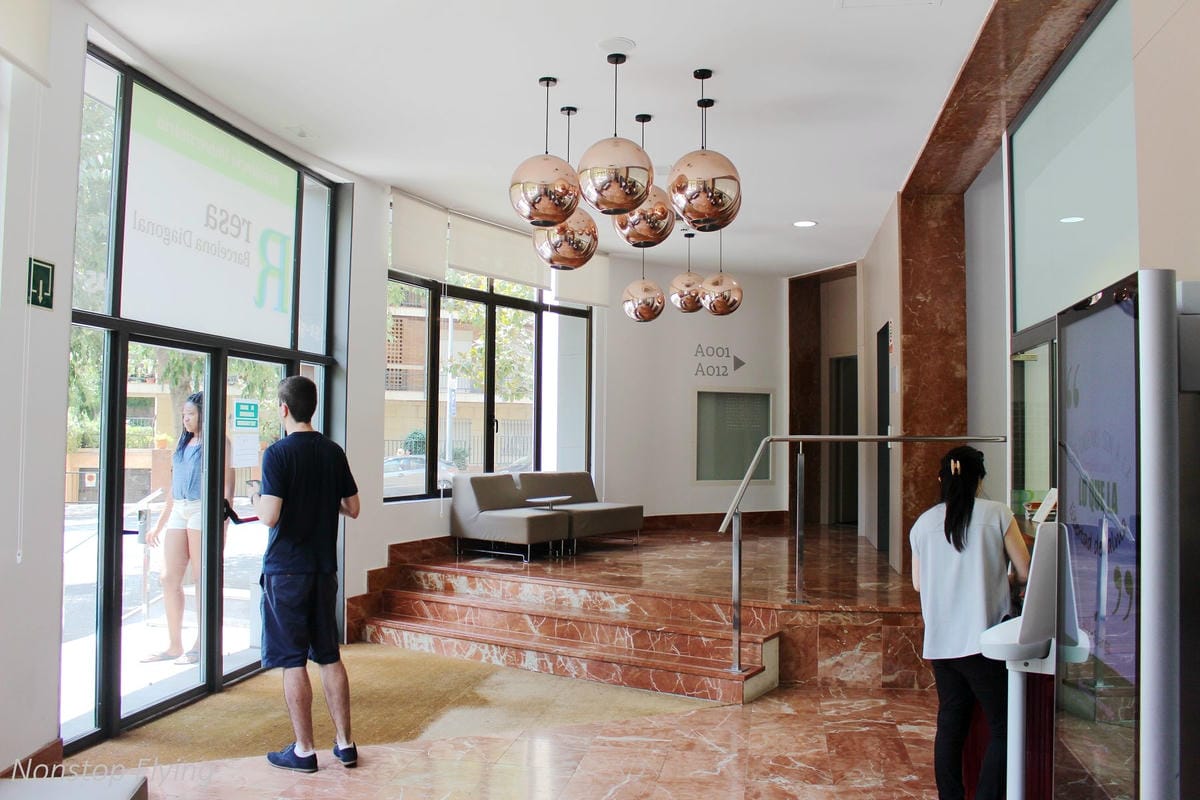 【西班牙】巴塞隆納Residencia Universitaria Barcelona Diagonal住宿心得 -附早餐、泳池,新穎學生會館 - 第3張圖 【西班牙】巴塞隆納Residencia Universitaria Barcelona Diagonal住宿心得 -附早餐、泳池,新穎學生會館