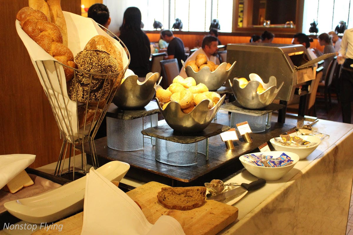 【泰國】曼谷康萊德Conrad Bangkok住宿心得 -含客房、Lounge、餐飲、休閒運動空間介紹