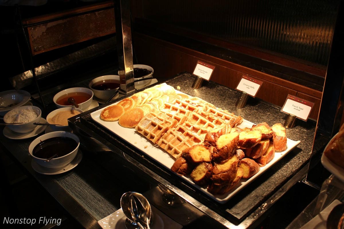 【泰國】曼谷康萊德Conrad Bangkok住宿心得 -含客房、Lounge、餐飲、休閒運動空間介紹