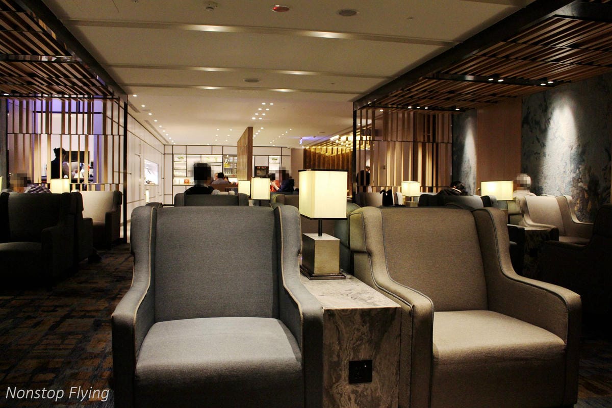 桃園機場環亞貴賓室Plaza Premium Lounge(第一航廈C區) -自助/現點餐飲(附早餐/全日菜單)，供Wi-Fi及插座