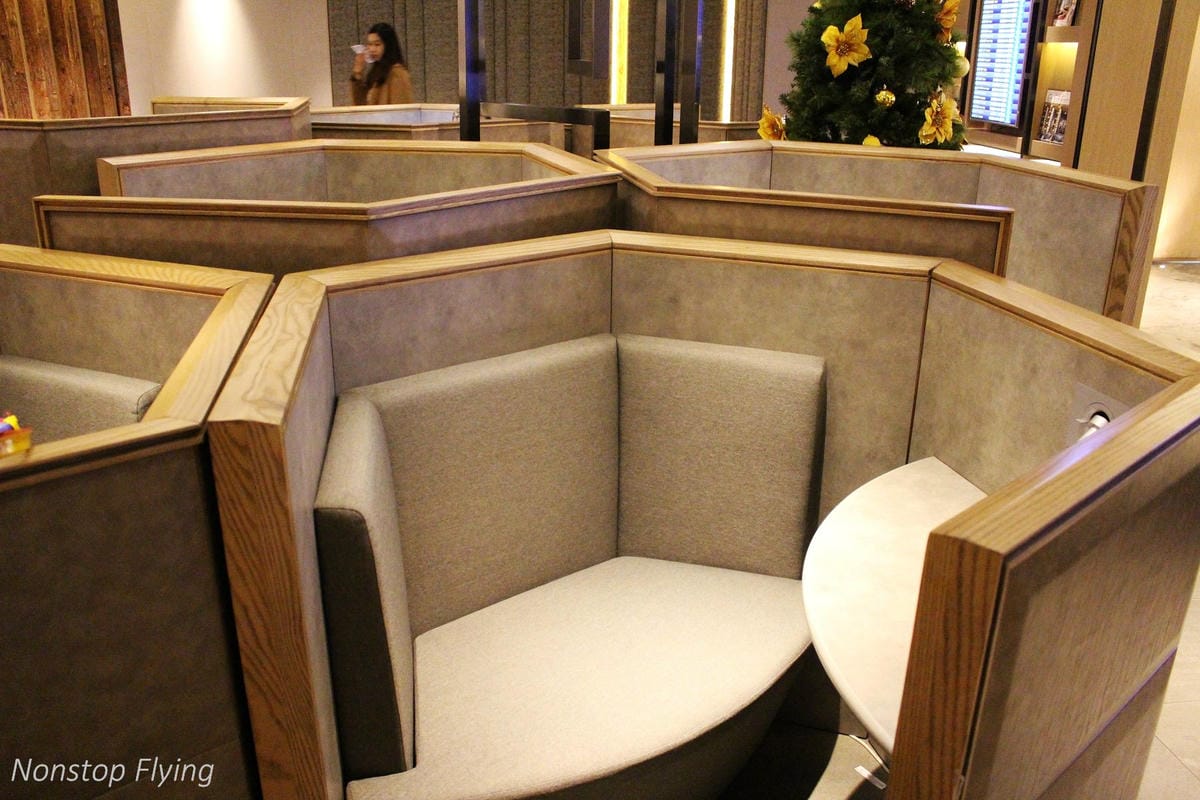 桃園機場環亞貴賓室Plaza Premium Lounge(第一航廈C區) -自助/現點餐飲(附早餐/全日菜單)，供Wi-Fi及插座