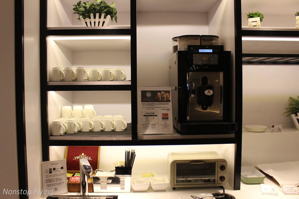 桃園機場環亞貴賓室Plaza Premium Lounge(第一航廈C區) -自助/現點餐飲(附早餐/全日菜單)，供Wi-Fi及插座