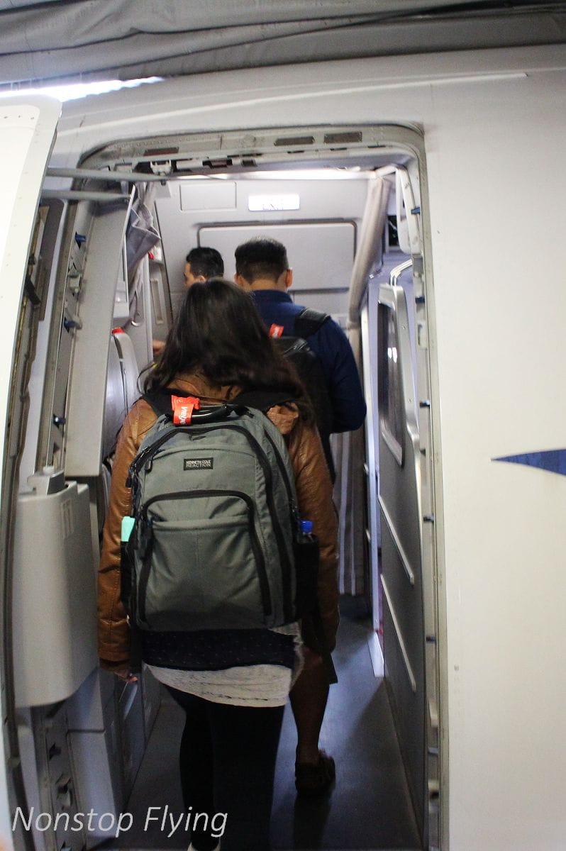 2017.12.13 越捷航空VietJet Air 台北-河內 SkyBoss飛行記錄 -廉航版商務艙,附餐飲行李、專屬櫃檯、貴賓室、優先禮遇 - 第13張圖 2017.12.13 越捷航空VietJet Air 台北-河內 SkyBoss飛行記錄 -廉航版商務艙,附餐飲行李、專屬櫃檯、貴賓室、優先禮遇