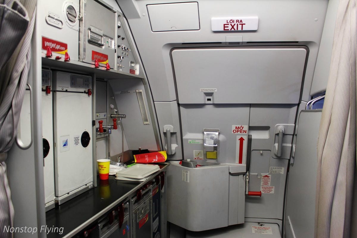 2017.12.13 越捷航空VietJet Air 台北-河內 SkyBoss飛行記錄 -廉航版商務艙,附餐飲行李、專屬櫃檯、貴賓室、優先禮遇 - 第41張圖 2017.12.13 越捷航空VietJet Air 台北-河內 SkyBoss飛行記錄 -廉航版商務艙,附餐飲行李、專屬櫃檯、貴賓室、優先禮遇