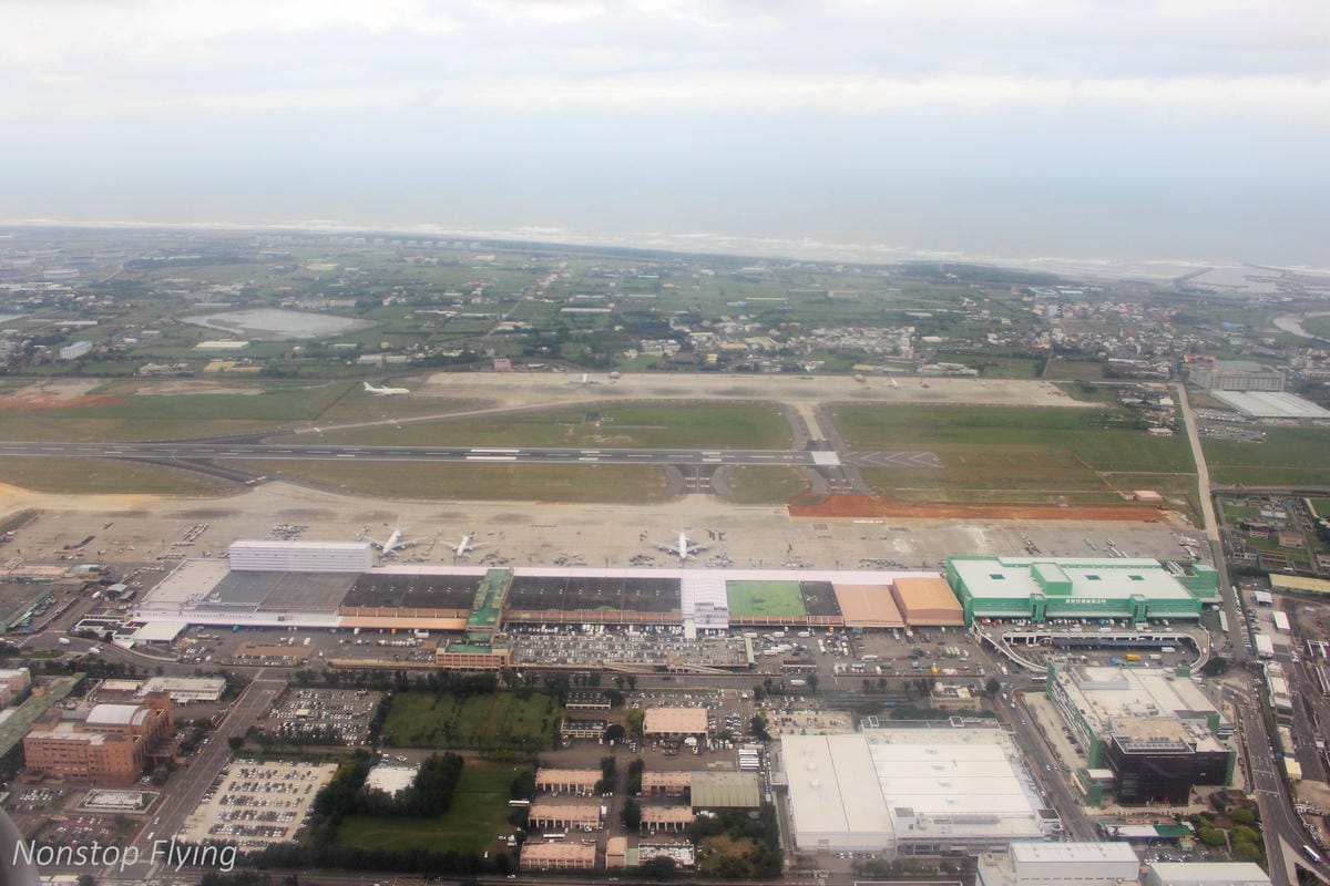 2017.12.13 越捷航空VietJet Air 台北-河內 SkyBoss飛行記錄 -廉航版商務艙,附餐飲行李、專屬櫃檯、貴賓室、優先禮遇 - 第23張圖 2017.12.13 越捷航空VietJet Air 台北-河內 SkyBoss飛行記錄 -廉航版商務艙,附餐飲行李、專屬櫃檯、貴賓室、優先禮遇