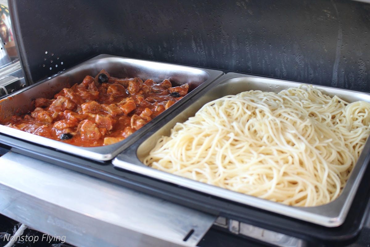 【越南】河內內排機場NIA Business Lounge貴賓室介紹-附冷熱餐飲、酒類、淋浴間、Wi-Fi，越捷、國泰等航空可用