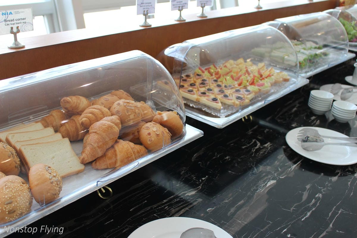 【越南】河內內排機場NIA Business Lounge貴賓室介紹-附冷熱餐飲、酒類、淋浴間、Wi-Fi，越捷、國泰等航空可用