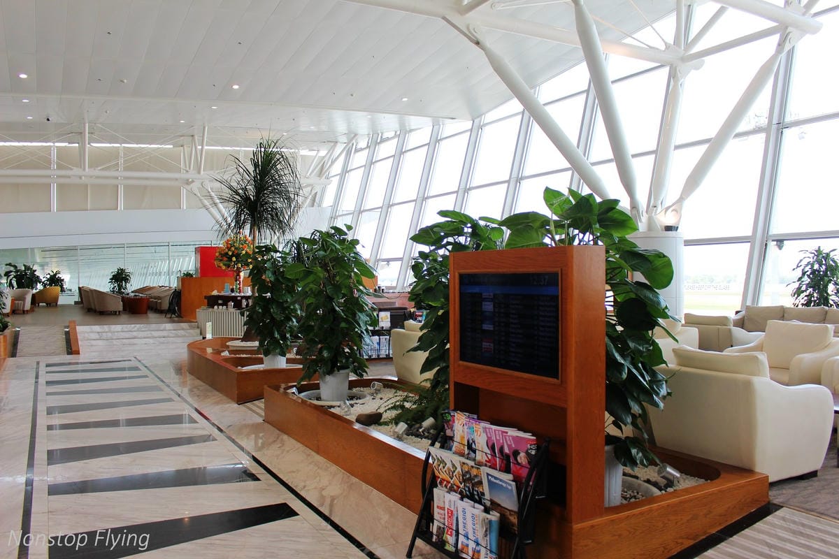 【越南】河內內排機場NIA Business Lounge貴賓室介紹-附冷熱餐飲、酒類、淋浴間、Wi-Fi，越捷、國泰等航空可用