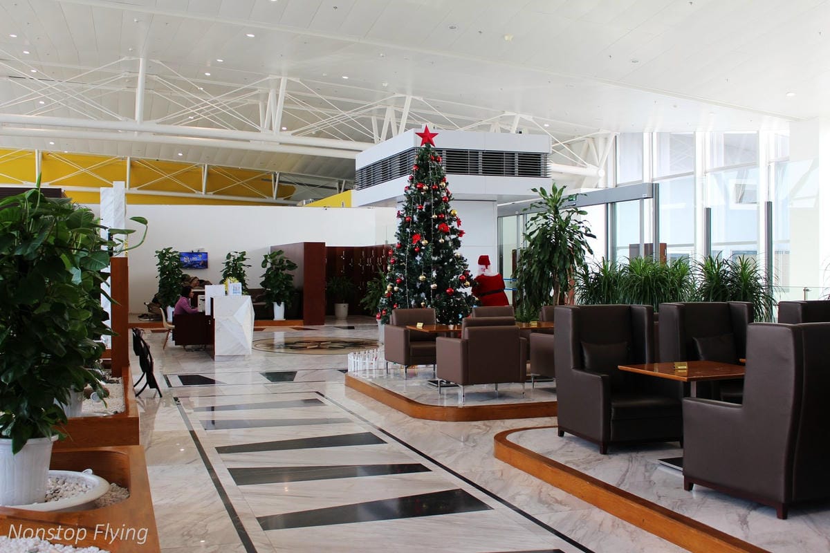 【越南】河內內排機場NIA Business Lounge貴賓室介紹-附冷熱餐飲、酒類、淋浴間、Wi-Fi，越捷、國泰等航空可用