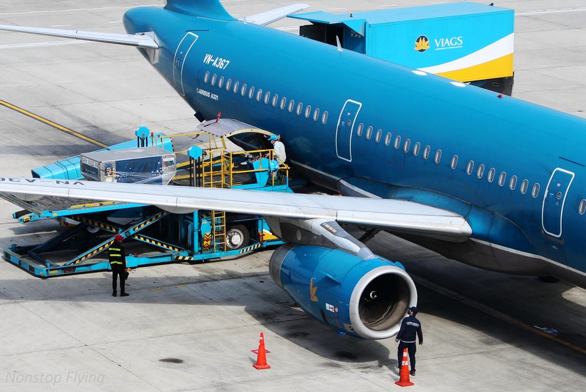 【越南】河內內排機場NIA Business Lounge貴賓室介紹-附冷熱餐飲、酒類、淋浴間、Wi-Fi，越捷、國泰等航空可用