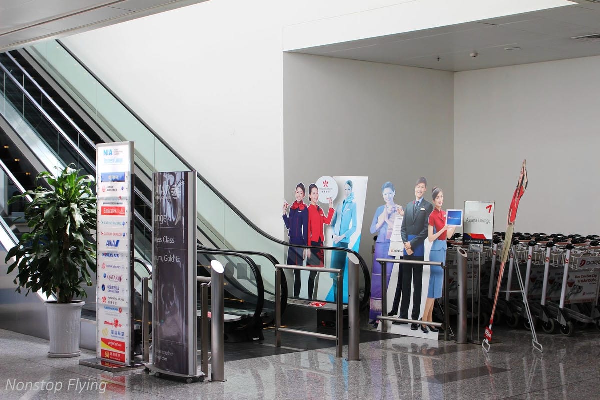 【越南】河內內排機場NIA Business Lounge貴賓室介紹-附冷熱餐飲、酒類、淋浴間、Wi-Fi，越捷、國泰等航空可用