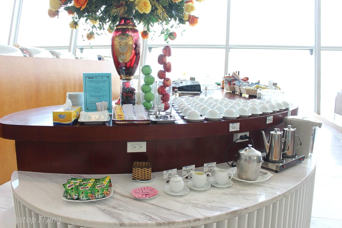 【越南】河內內排機場NIA Business Lounge貴賓室介紹-附冷熱餐飲、酒類、淋浴間、Wi-Fi，越捷、國泰等航空可用