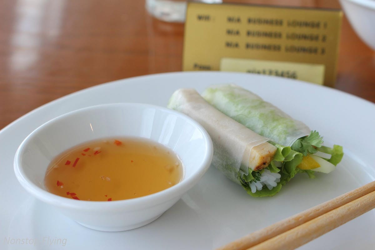 【越南】河內內排機場NIA Business Lounge貴賓室介紹-附冷熱餐飲、酒類、淋浴間、Wi-Fi，越捷、國泰等航空可用