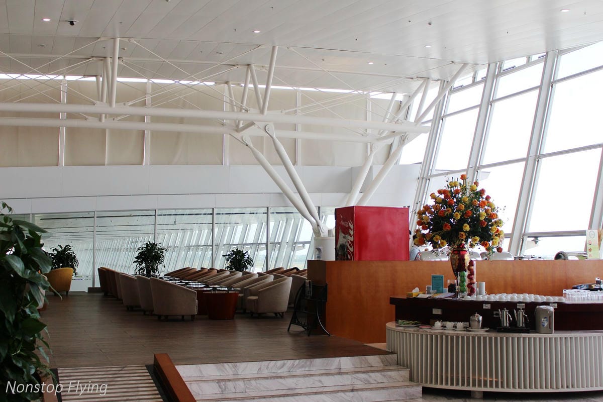 【越南】河內內排機場NIA Business Lounge貴賓室介紹-附冷熱餐飲、酒類、淋浴間、Wi-Fi，越捷、國泰等航空可用