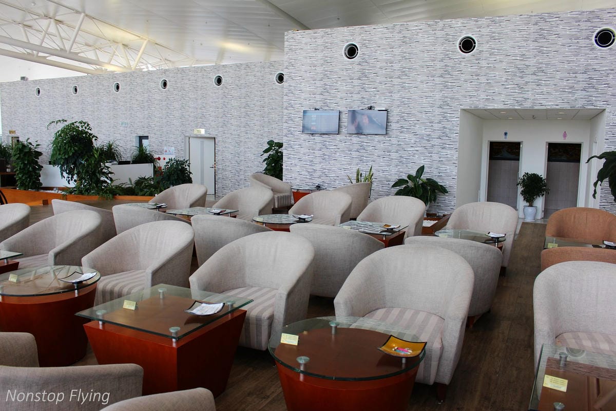 【越南】河內內排機場NIA Business Lounge貴賓室介紹-附冷熱餐飲、酒類、淋浴間、Wi-Fi，越捷、國泰等航空可用